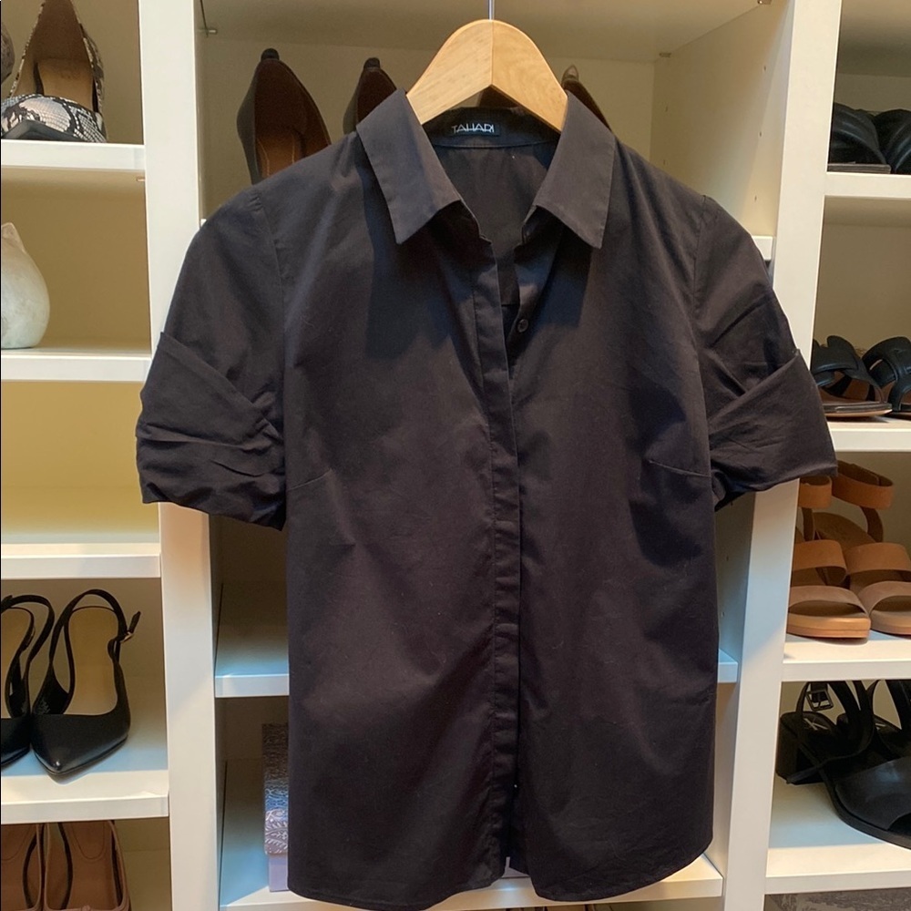 Tahari Black Puffed Sleeve Blouse. XS.​​